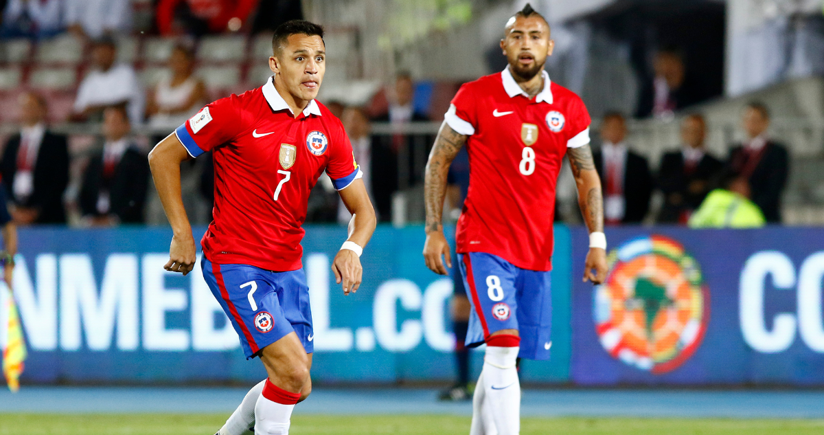 Alexis Sánchez y Arturo Vidal integran el listado de los 100 mejores jugadores del siglo XXI.