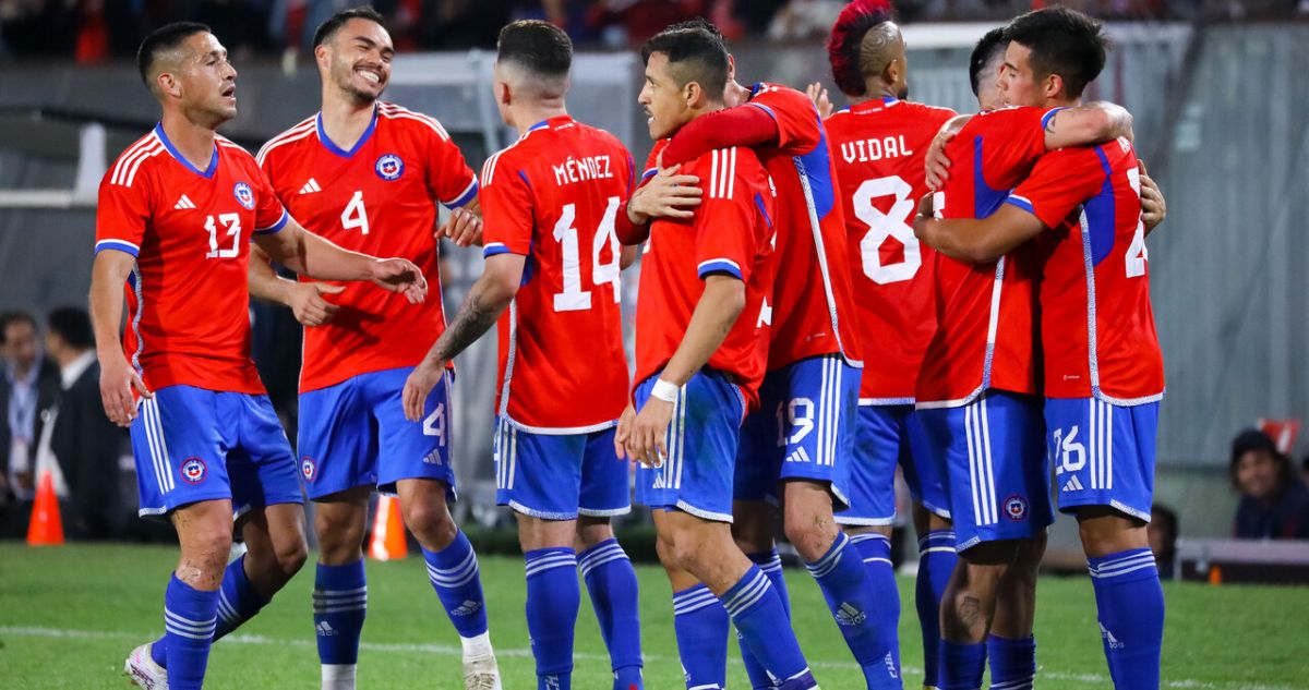 Alexis, Bravo y Medel valoran en redes la unión de La Roja en triunfo sobre Paraguay