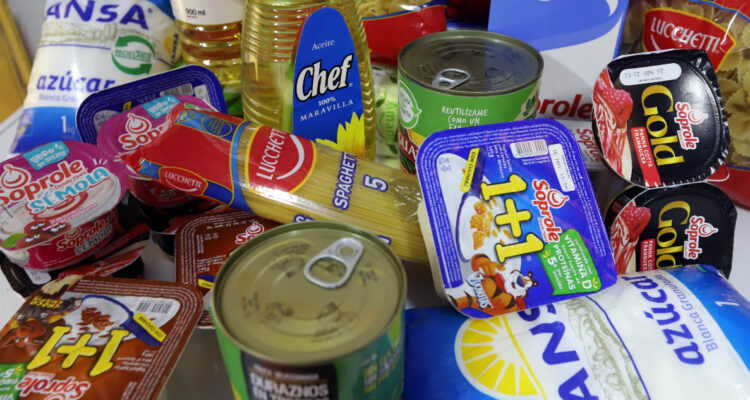 Gobierno destaca que valor de la canasta básica en Chile cae por primera vez después de 1 año y medio