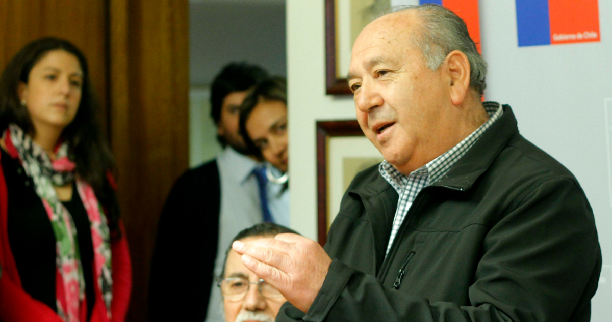El periodista Alipio Vera hablando en un evento de gobierno. El comunicador lleva más de una semana hospitalizado.