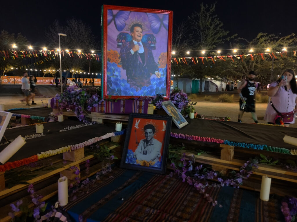Imagen del altar de Juan Gabriel en el festival de Lollapalooza.