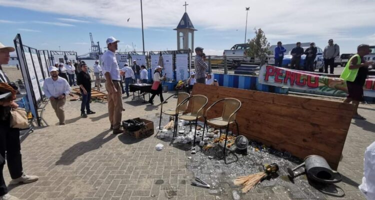 Con enfrentamientos físicos y verbales culminó actividad de empresa Aclara en Lirquén