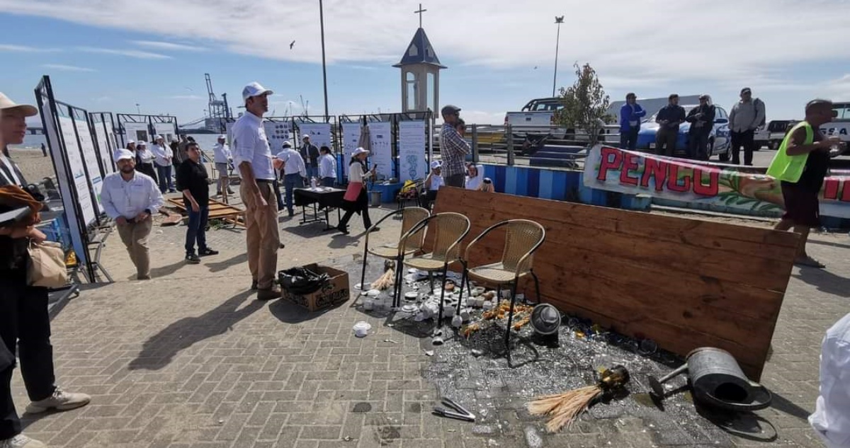 Con enfrentamientos físicos y verbales culminó actividad de empresa Aclara en Lirquén