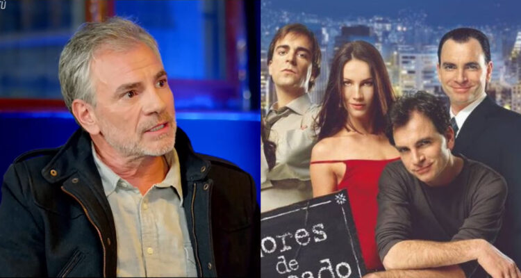 El actor Álvaro Rudolphy hablando sobre la teleserie Amores de Mercado. A su lado, un poster promocional de la ficción.