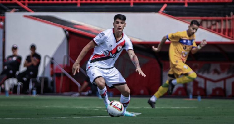 Ángelo Araos sufrió una grave lesión a menos de un mes de llegar al Atlético Goianiense.