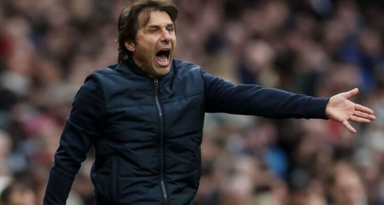 el Tottenham anunció oficialmente la salida del entrenador Antonio Conte