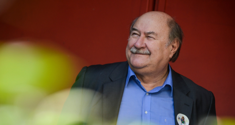 Antonio Skármeta escritor chileno