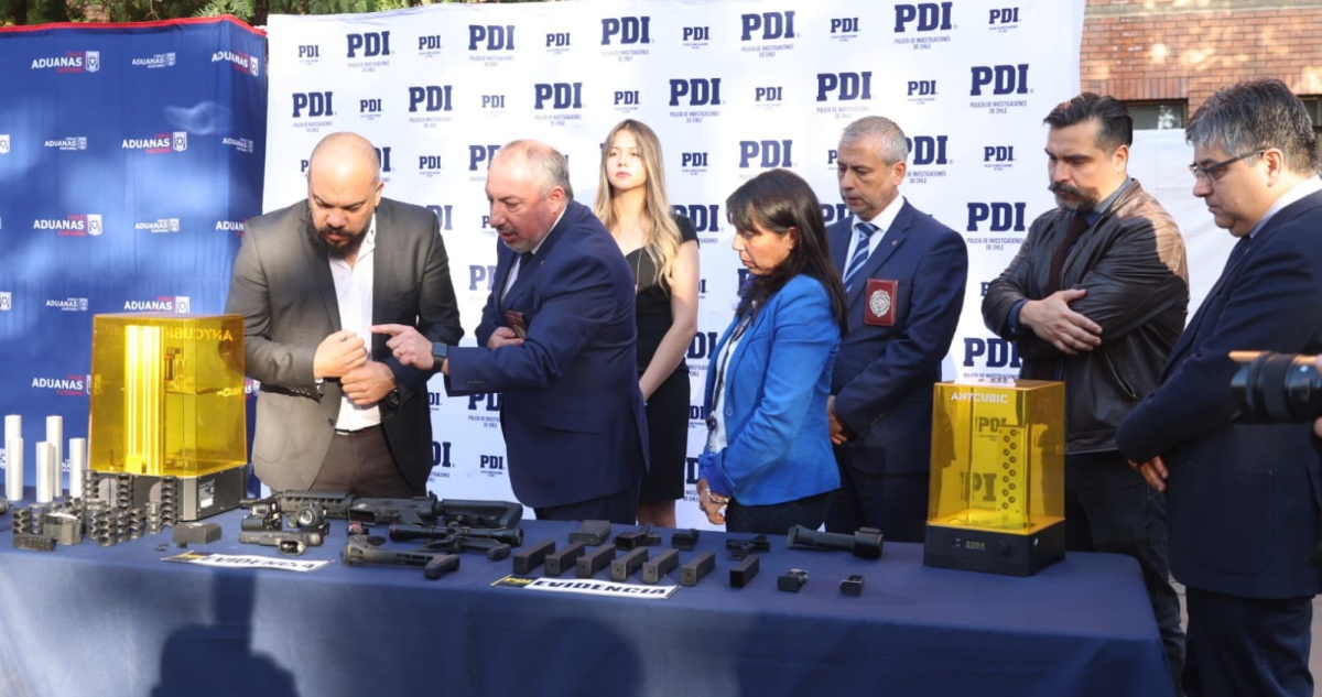 Cuatro detenidos deja operativo "Armero 3D" donde incautaron impresoras que confeccionaban partes de armas