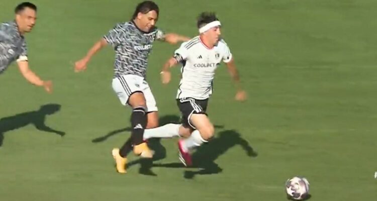 Arturo Sanhueza ‘desarmó’ a PaIlita con descomunal patada en adiós a Paredes