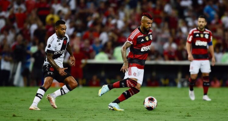 Arturo Vidal jugando ante Vasco de Gama.