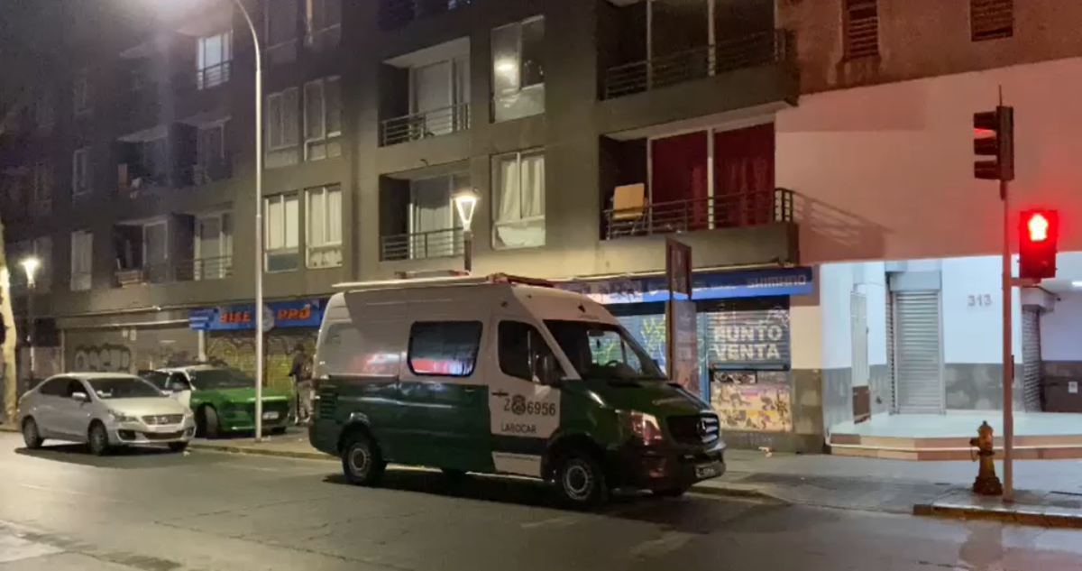 Balean a hombre al interior de su departamento en Santiago