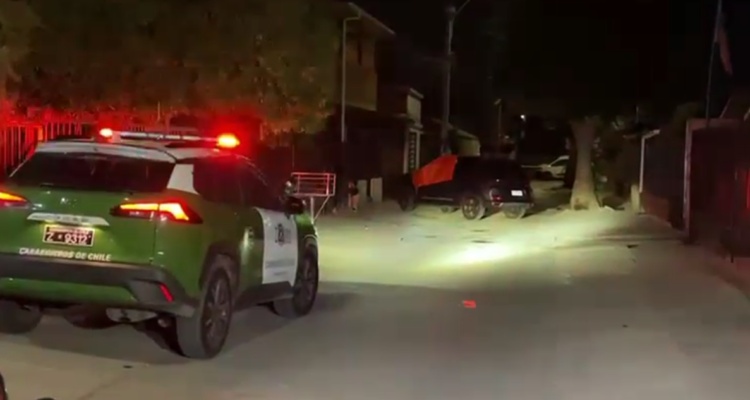 Conductor es asesinado a tiros al interior de un auto en Cerro Navia