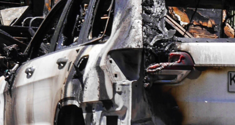 Agresión a trabajador y quema de camioneta