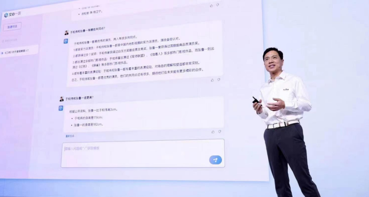 Robin Li de Baidu presentando Ernie Bot.