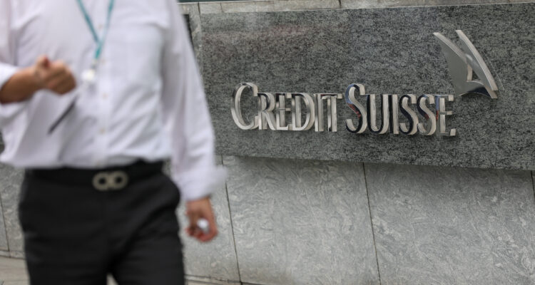 Acciones de UBS y Credit Suisse vuelven a caer y el golpe se extiende a la banca alemana