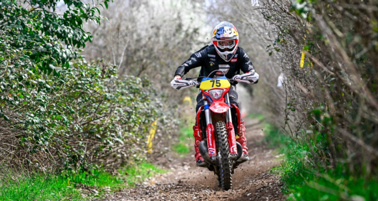 Benjamín Herrera se aproxima a los líderes en el Campeonato Italiano de Enduro.
