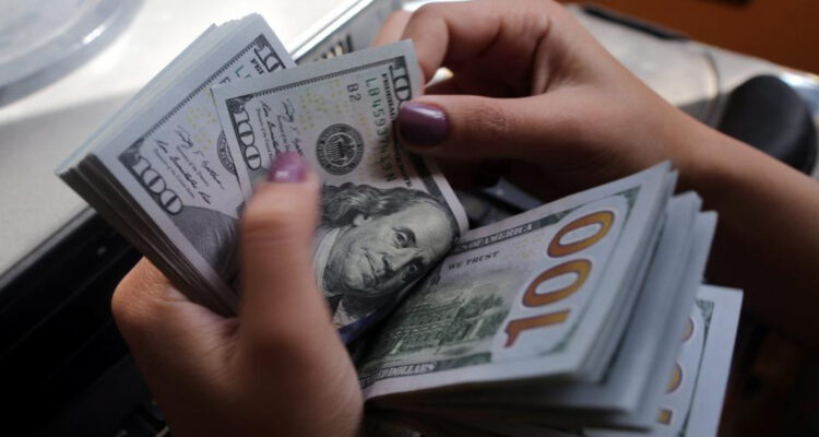 Bolivia bajo crisis de “especulación”: Banco Central vende más de 24 millones de dólares en una semana