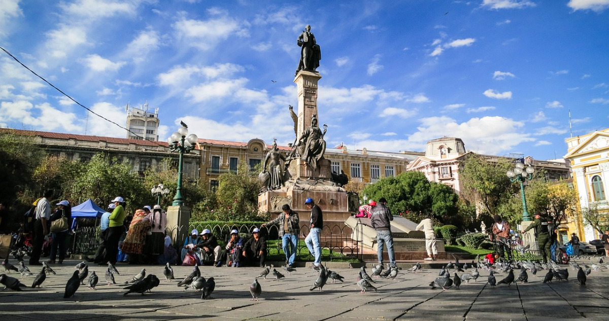 El inusual problema que se vive en Bolivia con los dólares y las teorías que se manejan al respecto