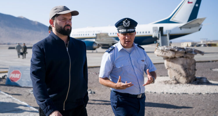 Boric pone ‘mano dura’ y culpa a Bolivia de entorpecer la expulsión de migrantes irregulares