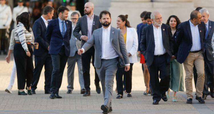 Un “motívadisimo” presidente Boric encabeza consejo de gabinete en primer aniversario de Gobierno