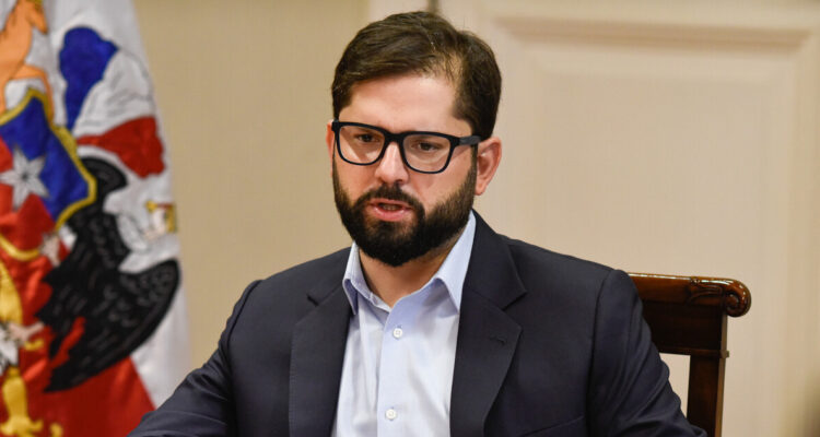 Presidente Boric evita comentar undulto de K-Pop Primera Línea