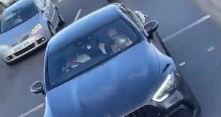 Revuelo a causado la captura de un jugador del Manchester United inhalando “gas de la risa”.