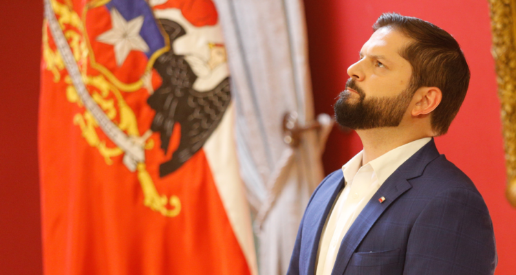 Cadem: Boric promedia 35% de aprobación en su primer año de mandato, el peor inicio desde 1990