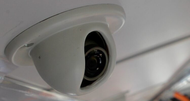 imputado por grabar a estudiantes en camarines