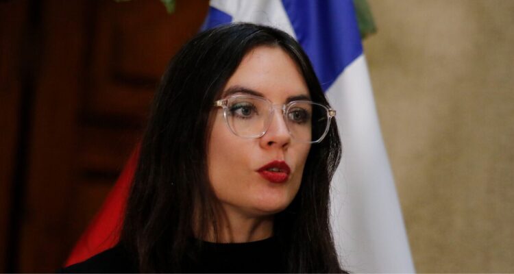 Vallejo a quienes llegan a Chile