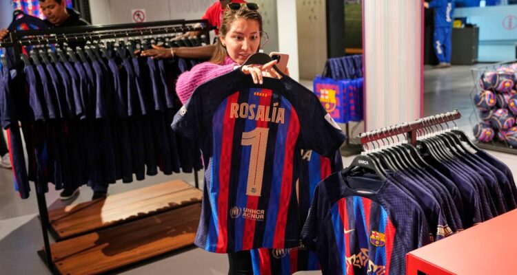 Venta de camisetas ‘Motomami’ del Barcelona