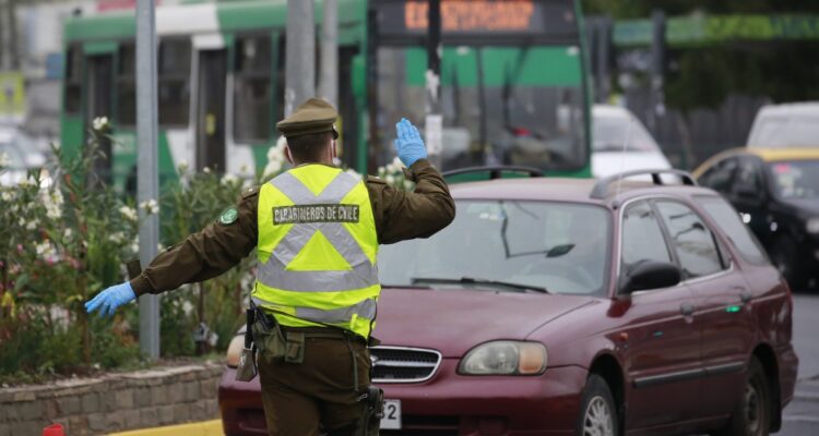 Carabinero sufre intento de atropello en Pedro Aguirre Cerda: conductor logró darse a la fuga