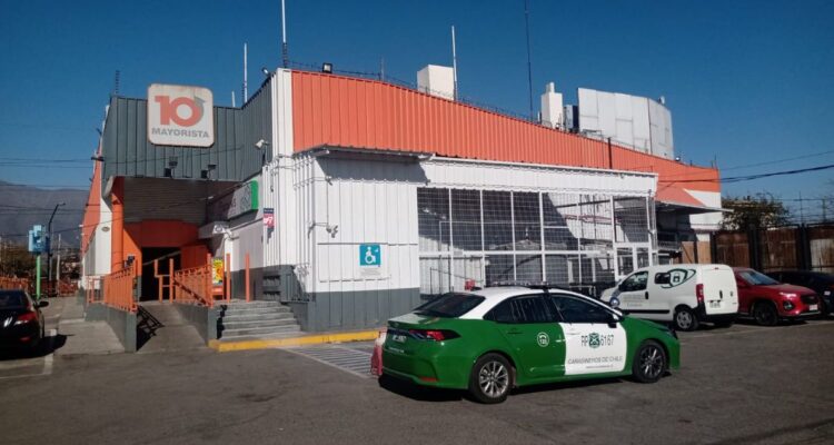 Carabinero de franco frustró asalto a supermercado Mayorista 10 en La Florida