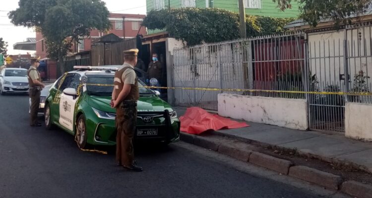 Carabineros investiga hallazgo de cadáver en plena vía pública en Lo Prado
