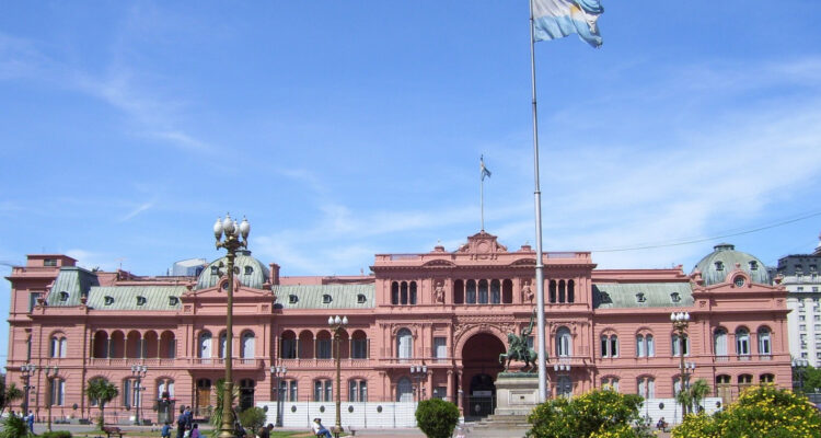 En Argentina continúan “creando” tipos de cambio y ahora el gobierno anuncia el “dólar vino”