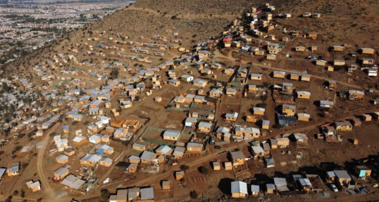 Campamentos irregulares aumentaron 33,1% en 2 años en Chile