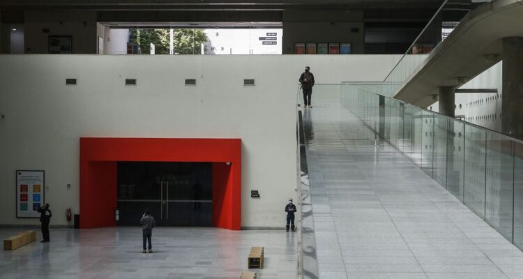 GOPE descarta presencia de objeto sospechoso en Centro Cultural La Moneda y se normaliza tránsito