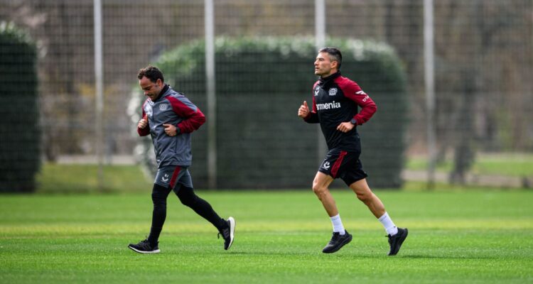 Charles Aránguiz reapareció en el Leverkusen e ilusiona al Inter de Porto Alegre