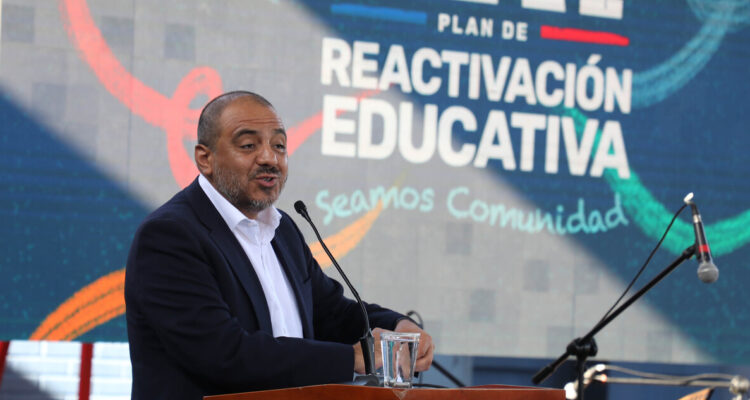 Colegio de Profesores critica al Mineduc por avances en educación