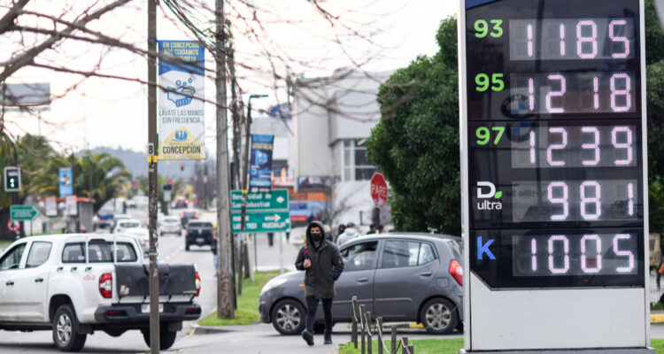 Combustibles tendrán variación mixta: bencinas suben inesperadamente y diésel baja