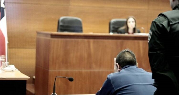 Condenan a 18 años de cárcel a excarabinero que abusó de sus tres hijas menores en Valdivia