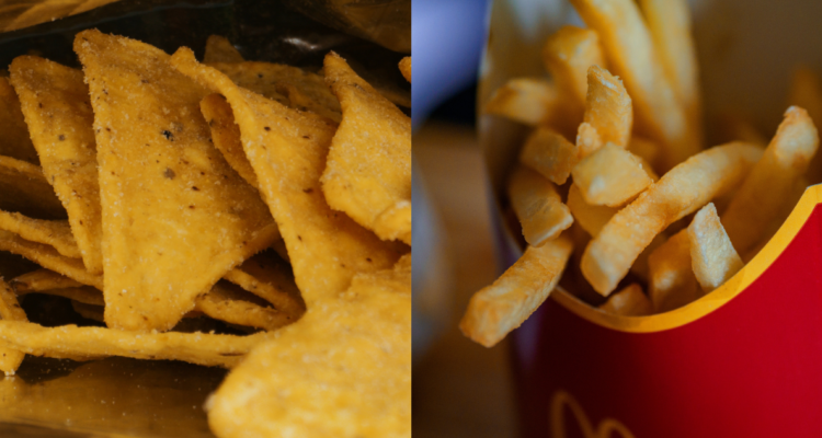 Comida chatarra como doritos (izquierda) y papas fritas(derecha) en referencia a la gran cantidad de sodio que se consume en el mundo