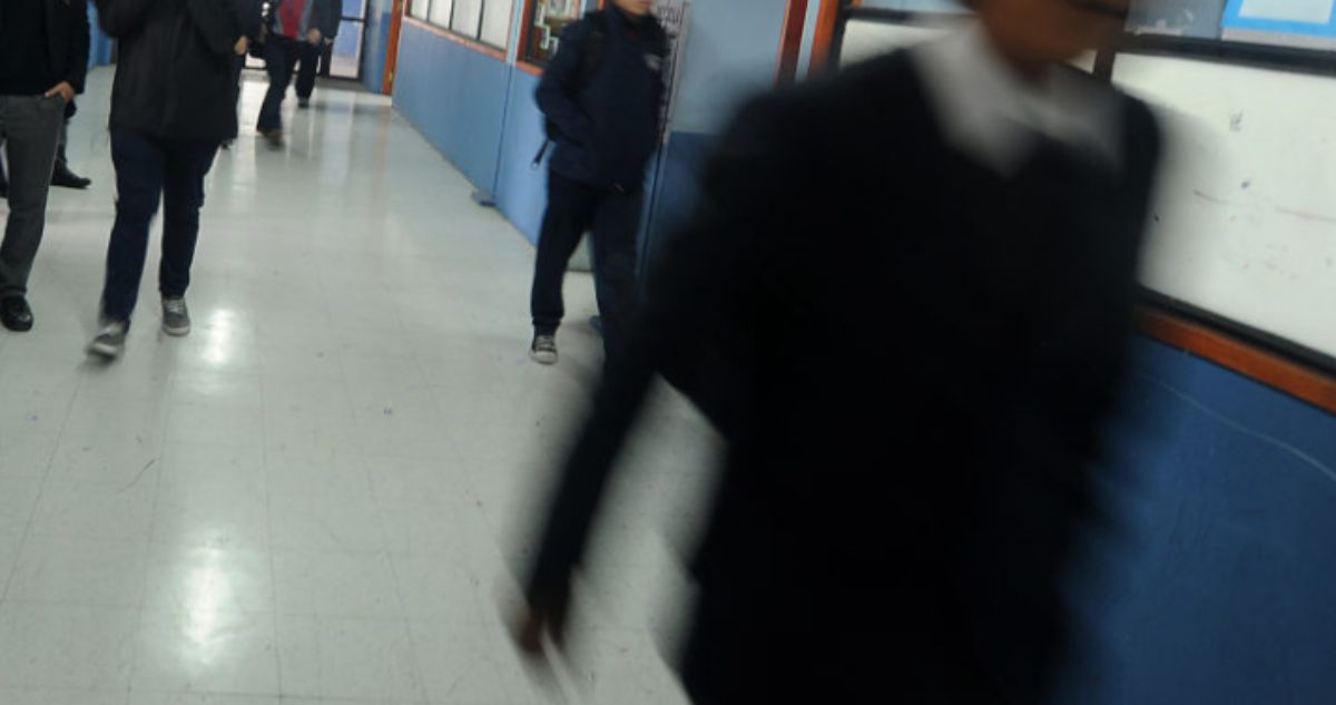 Detienen a menor de 15 años que habría ingresado con arma de fuego a colegio en Viña del Mar