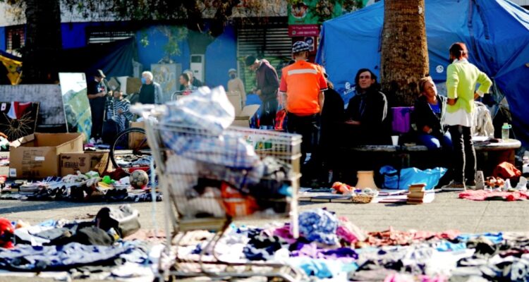 Corte de Santiago ordena a municipio coordinar acciones para erradicar comercio ambulante del Paseo Ahumada