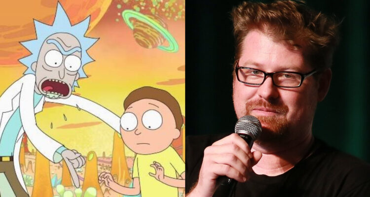 El creador de Rick and Morty, Justin Roiland, hablando en un micrófono. A su lado, una foto de la serie animada.