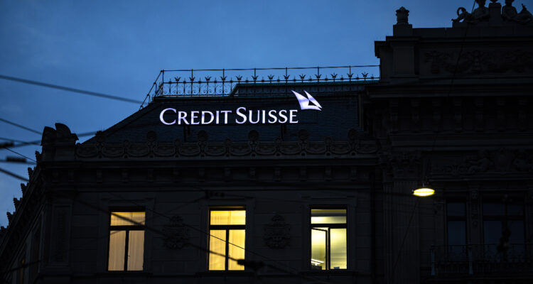 Reguladores bancarios de la Eurozona elogian el acuerdo para que UBS adquiera Credit Suisse