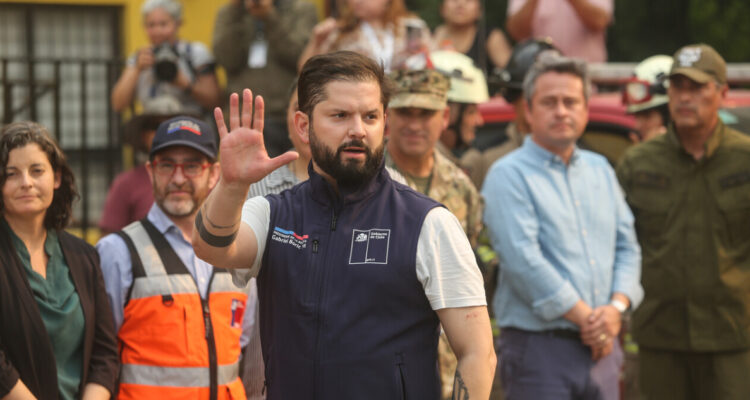 Criteria: Presidente Boric y Gobierno suben significativamente su aprobación tras gestión en incendios