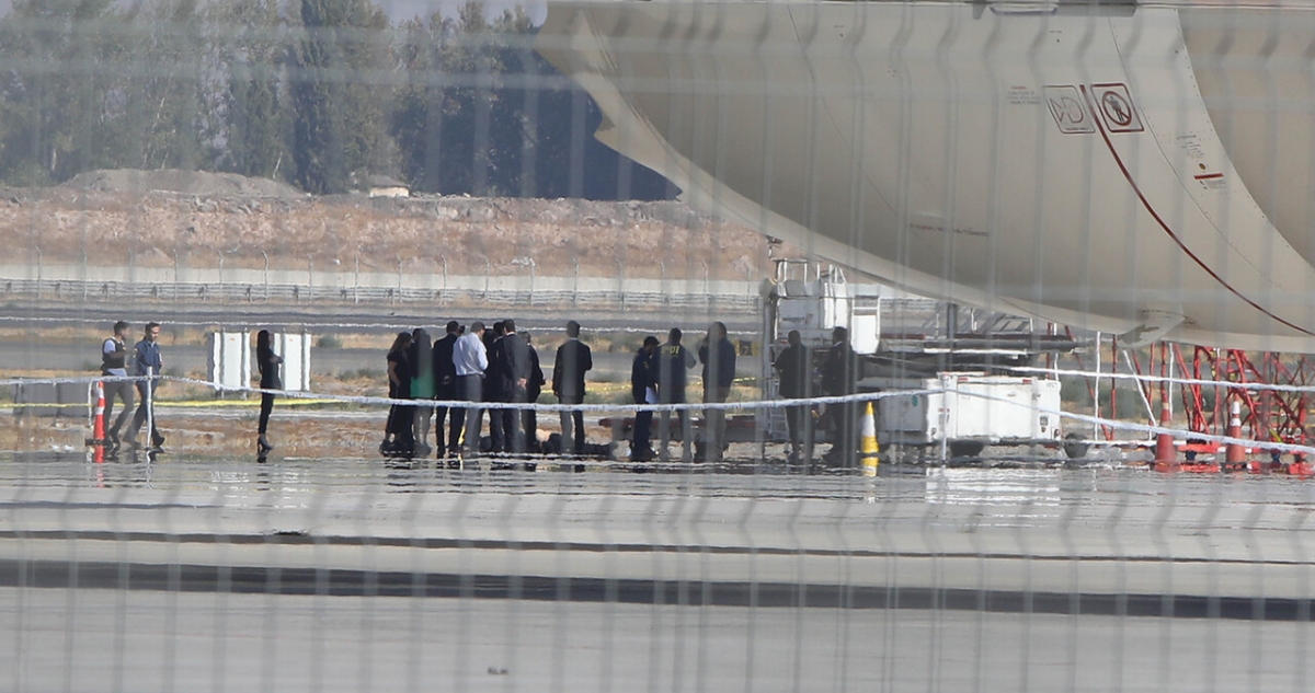 Delincuente muerto en el tiroteo del Aeropuerto de Santiago sigue sin ser identificado