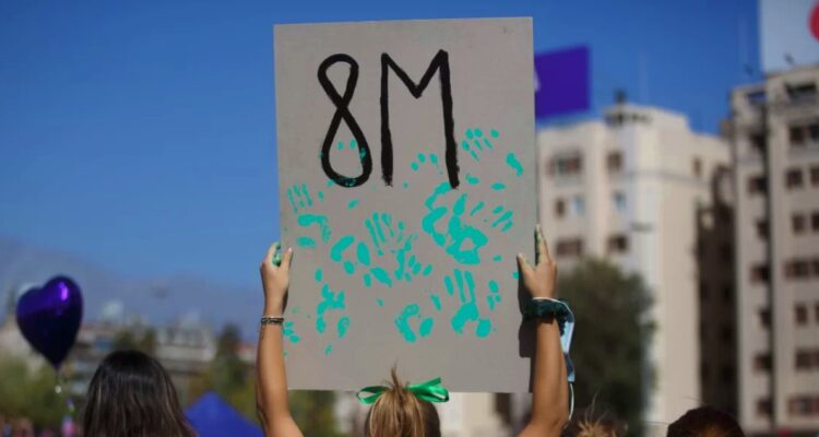 Conoce los desvíos de tránsito en Santiago y Providencia por marcha del 8M 2023