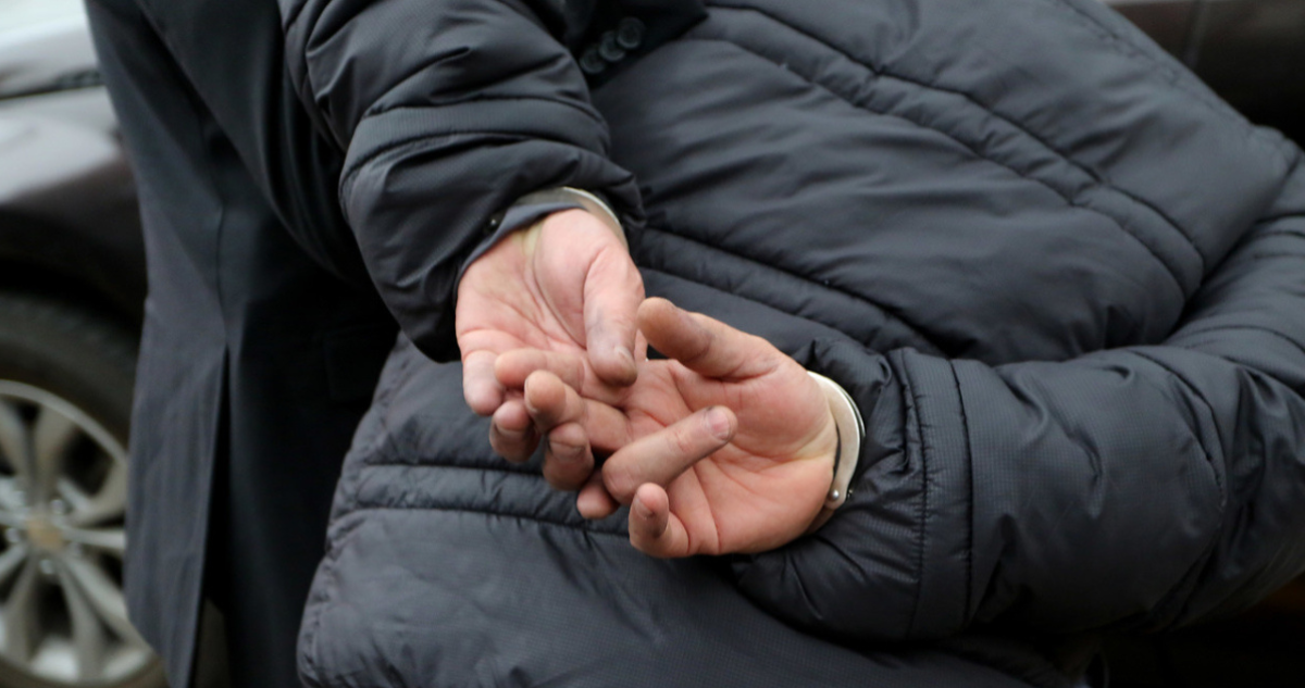 detienen a acusado de violar a su hija