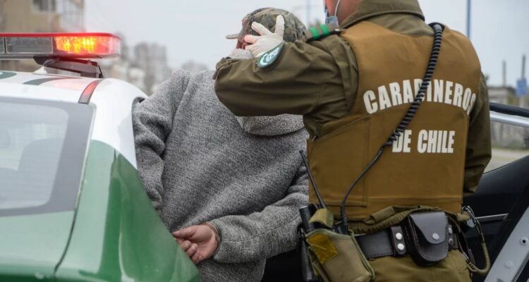 Detienen a hombre acusado de amenazar de muerte a su madre en San Miguel